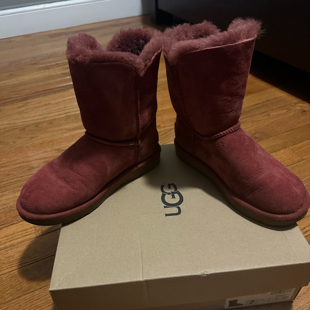 Ugg Maia Red Clay Size 7. Good Condition! Comes With Box. Smoke/Pet Free Home. View 4